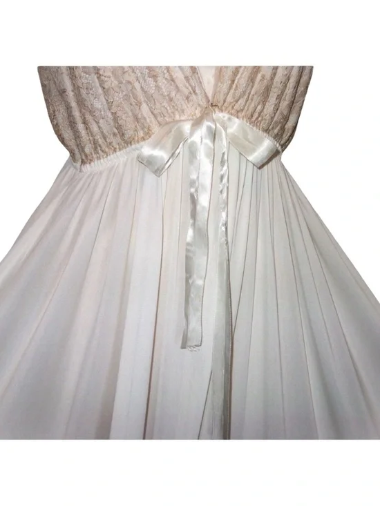 Vintage Ivory Lace Nightgown Plunge Bridal Boudoir ILGWU Union Made M - Picture 13 of 13